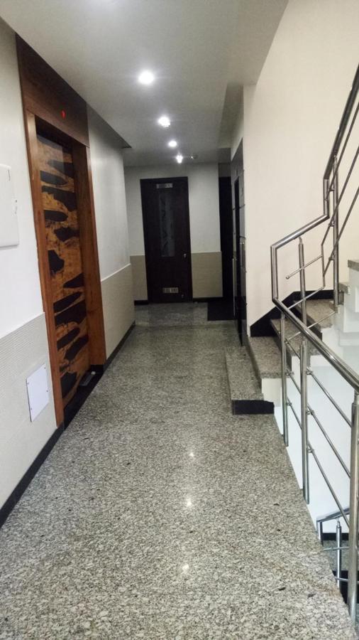 Alankrita Suites & Party Halls Мератх Экстерьер фото