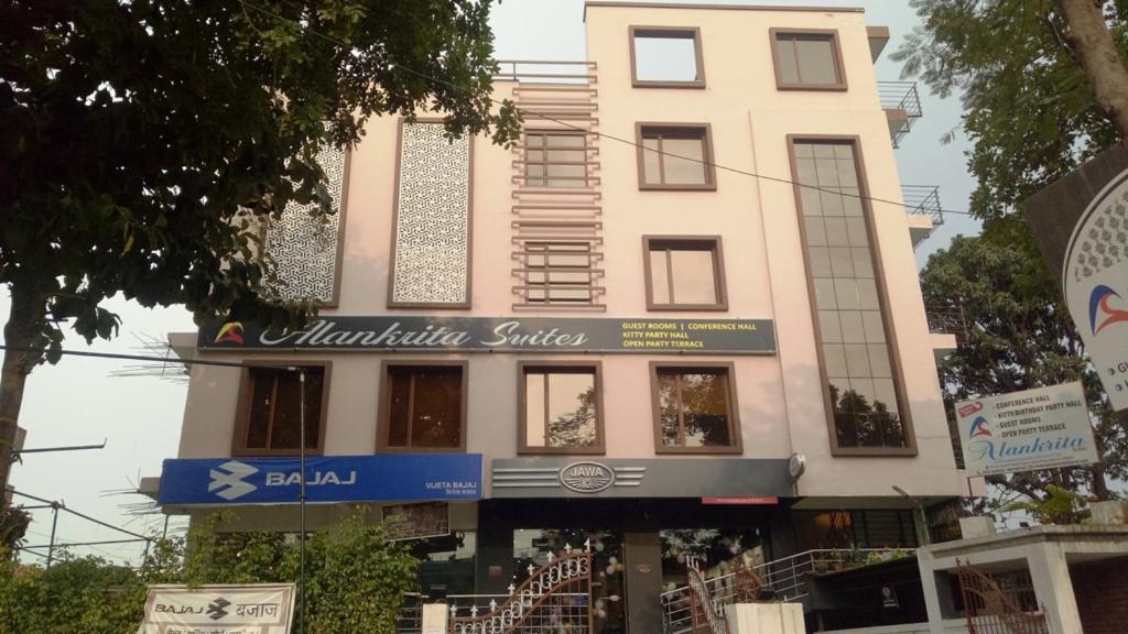 Alankrita Suites & Party Halls Мератх Экстерьер фото