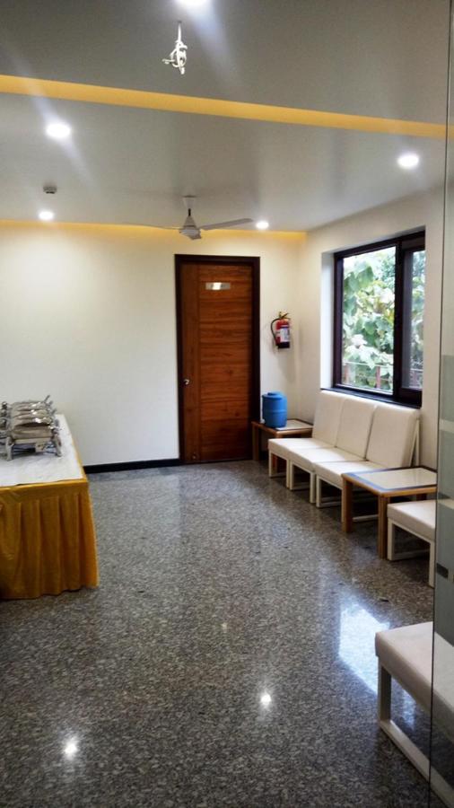 Alankrita Suites & Party Halls Мератх Экстерьер фото