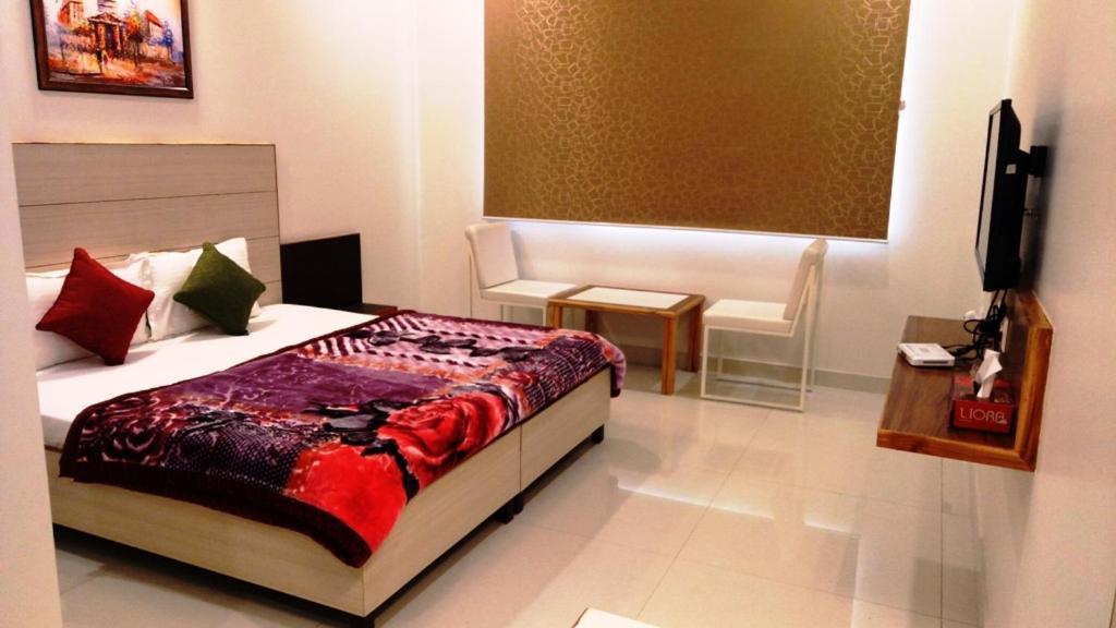 Alankrita Suites & Party Halls Мератх Экстерьер фото