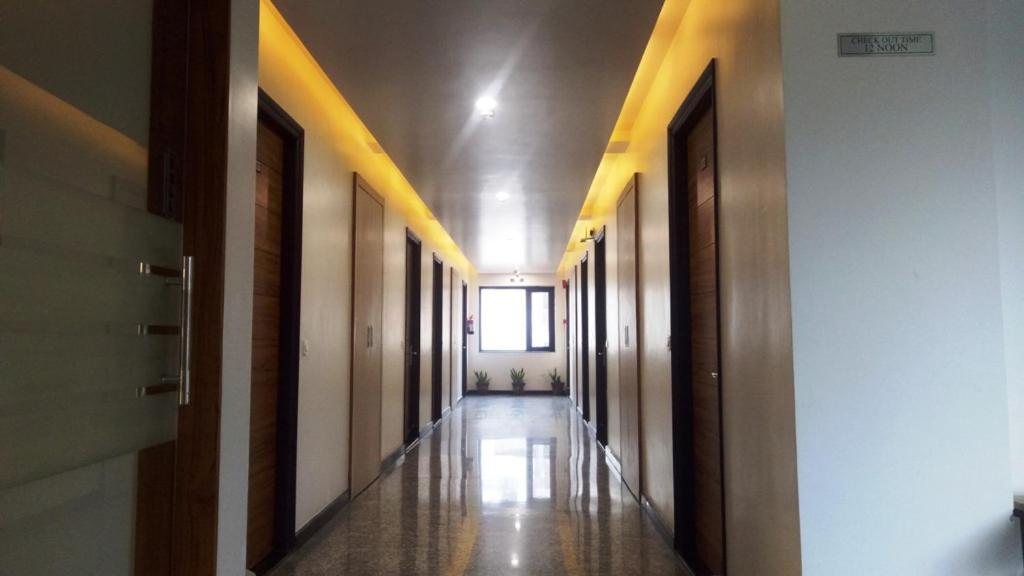 Alankrita Suites & Party Halls Мератх Экстерьер фото